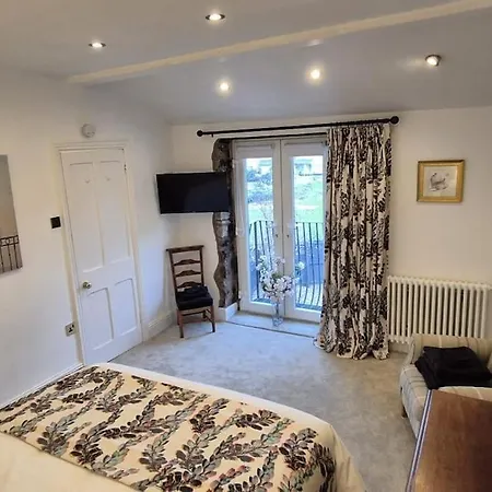 Cosy Nr Whalley *
